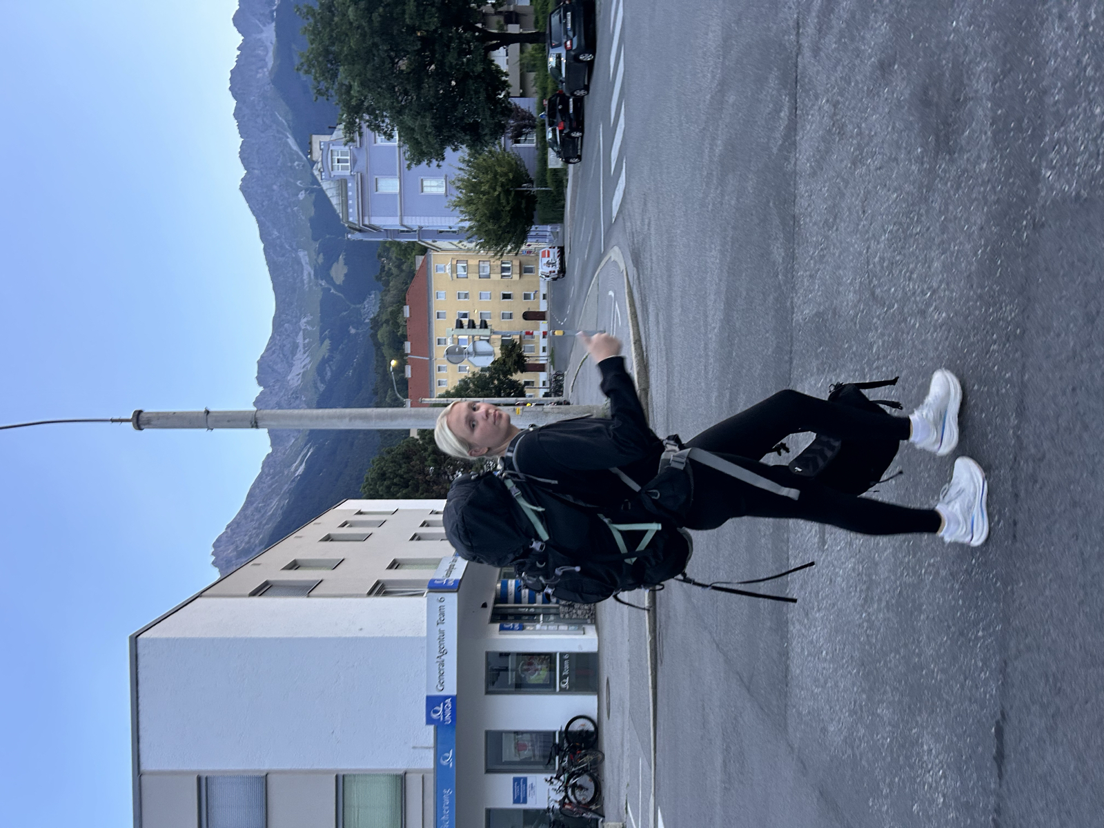 Hej från Ljubljana🇸🇮
Dagen startade 05 för att ta tåget mot Slovenien. Efter 2 tågbyten och 6 h resa var vi äntligen framme. Trötta och hungriga blev det en kebab till lunch innan det var dags att bege oss till hotell. Tack och lov var rummet färdigt så vi kunde checka in. 🏨
I vanlig ordning blev det en dusch och en nap innan det var dags att se vad Ljubljana hade att erbjuda. Det blev lite shopping och middag och vi fyllde matreserverna för matbutikerna är stängda här på söndagar 🛒 Nu på kvällen har vi bokat två nätter till i Zadar, vi tänkte egentligen ta ett stopp på vägen men tågen går visst inte ditåt och färjan gick inte dagen vi ville 🤡 Imorgon blir det sightseeing, frågan är hur mycket med tanke på att det kanske kommer åska ⛈️ Vi får se helt enkelt! Godnatt😴