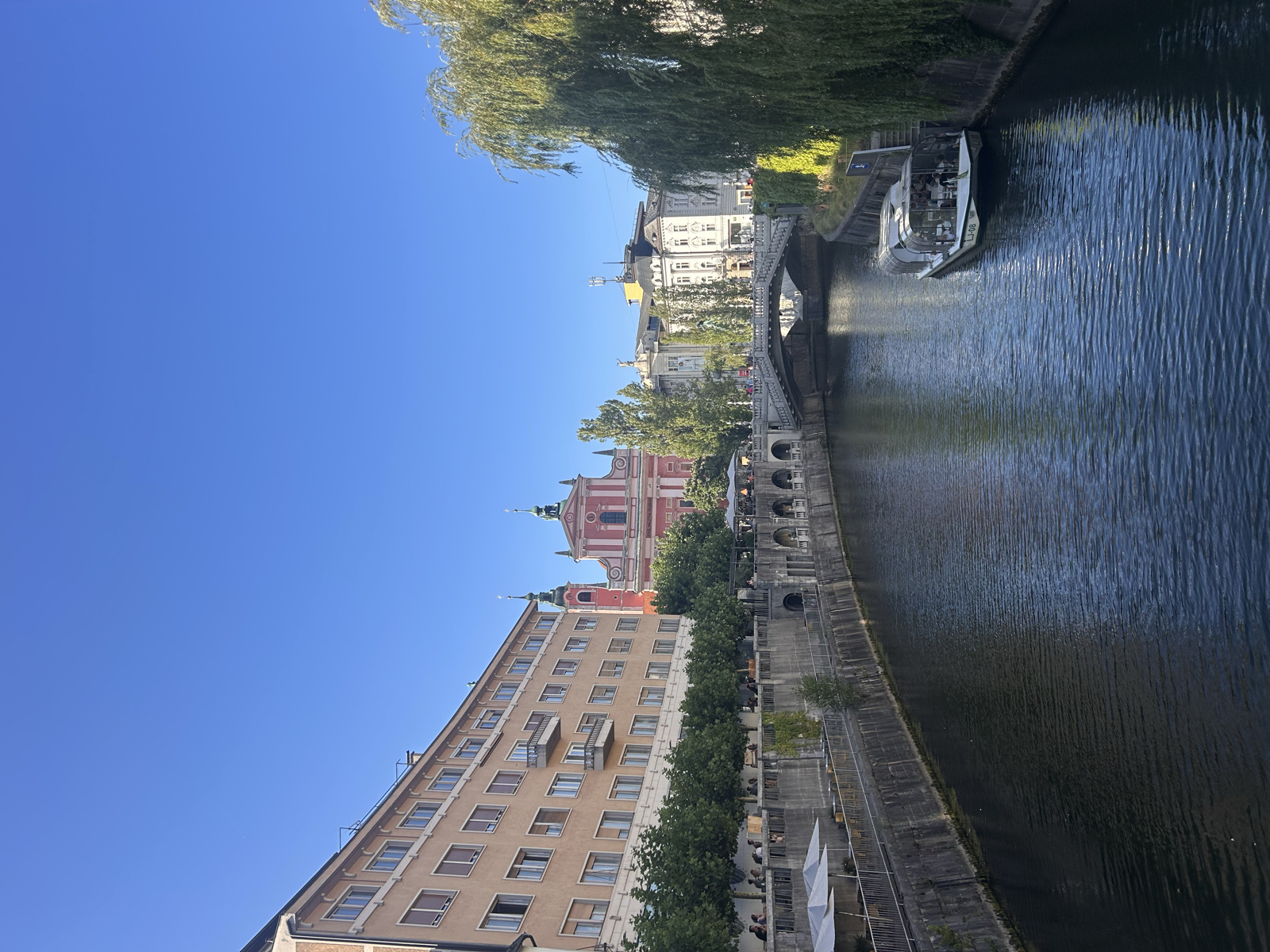 Hej från Ljubljana🇸🇮
Dagen startade 05 för att ta tåget mot Slovenien. Efter 2 tågbyten och 6 h resa var vi äntligen framme. Trötta och hungriga blev det en kebab till lunch innan det var dags att bege oss till hotell. Tack och lov var rummet färdigt så vi kunde checka in. 🏨
I vanlig ordning blev det en dusch och en nap innan det var dags att se vad Ljubljana hade att erbjuda. Det blev lite shopping och middag och vi fyllde matreserverna för matbutikerna är stängda här på söndagar 🛒 Nu på kvällen har vi bokat två nätter till i Zadar, vi tänkte egentligen ta ett stopp på vägen men tågen går visst inte ditåt och färjan gick inte dagen vi ville 🤡 Imorgon blir det sightseeing, frågan är hur mycket med tanke på att det kanske kommer åska ⛈️ Vi får se helt enkelt! Godnatt😴