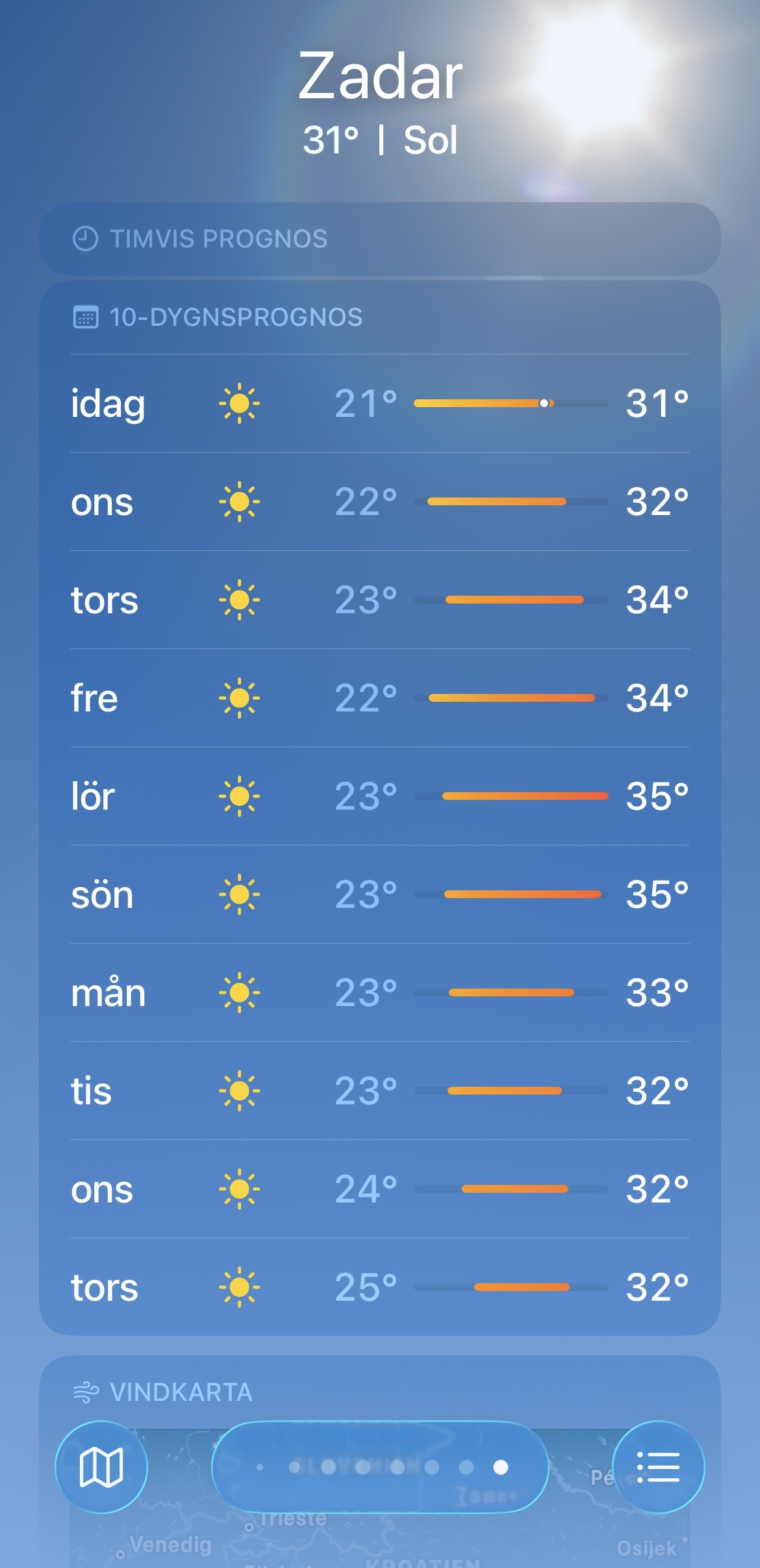 Hej alla!🙋♀️
Dagen har varit lång men äntligen är vi framme i Zadar🇭🇷 Vi startade dagen kl 08 med att ta ett tre timmars tåg till Rijeka, Kroatien. Här hade vi 3 timmar att fördriva tiden så vi tog våra ryggsäckar och åkte till närmsta strand. Det var en riktigt bra idé 😍 Havet var otroligt! Till lunch blev det chevapi och burgir, till efterrätt blev det varsin iskaffe. Lite sena fick vi springa till vår Flixbuss, vi hann, och nu väntade 4 långa timmar 🚌 Väl framme i Zadar checka vi in i vårt rum på 12 kvadratmeter. Som ni förstår är det väldigt litet för två ståtliga personer som oss 😂 Men det går fint. Vi handla självklart middag på ”Tommy Market”, blev dock inget märkvärdigt som ni ser på bilden ovan. Vi avsluta kvällen med att kolla vädret den kommande veckan och vi kom fram till att vi kommer klara oss fint här nere 😍 Så oroa er inte för oss ☀️☀️☀️☀️